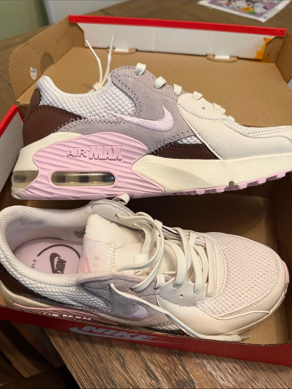 Woman’s Nike air max excee